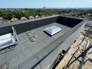 Membrane parapet wall