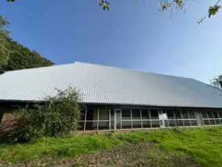 New R-MER CLAD metal roof system on school in Romsey