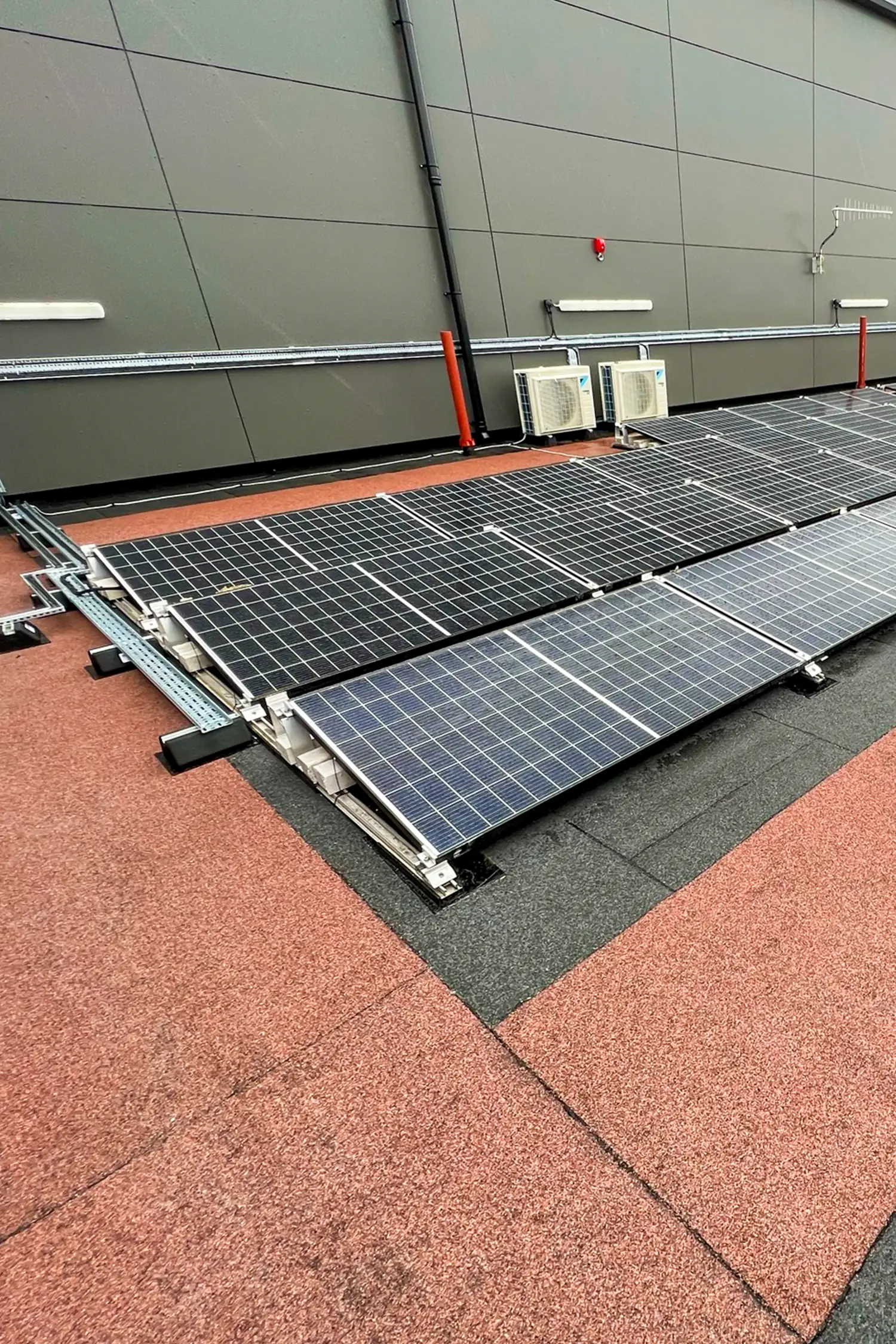 Solar panels installed on Southampton General Hospital rooftop extension